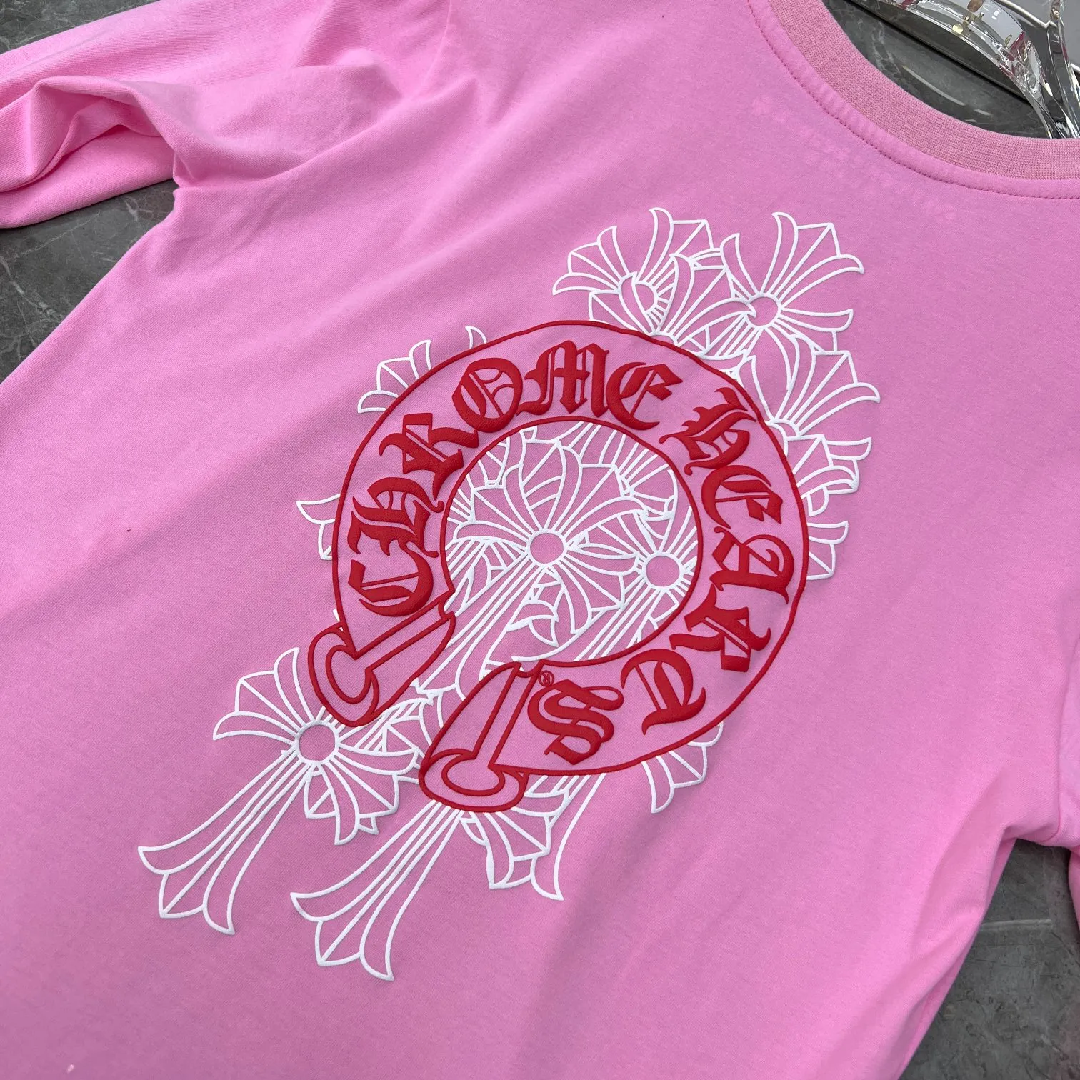 P160 Chrome Hearts Autumn clothing is coming. Synchronized with counters. Chrome Matty Boy graffiti ⭐ long-sleeved T-shirt. Specially customized version of 1:1 high weight fabric. 🌈Recommended color: customized orange. 🌈 Size: S, M, L, 🌈Recommended color: Sakura pink 🌈 Size: S, M, L, XL